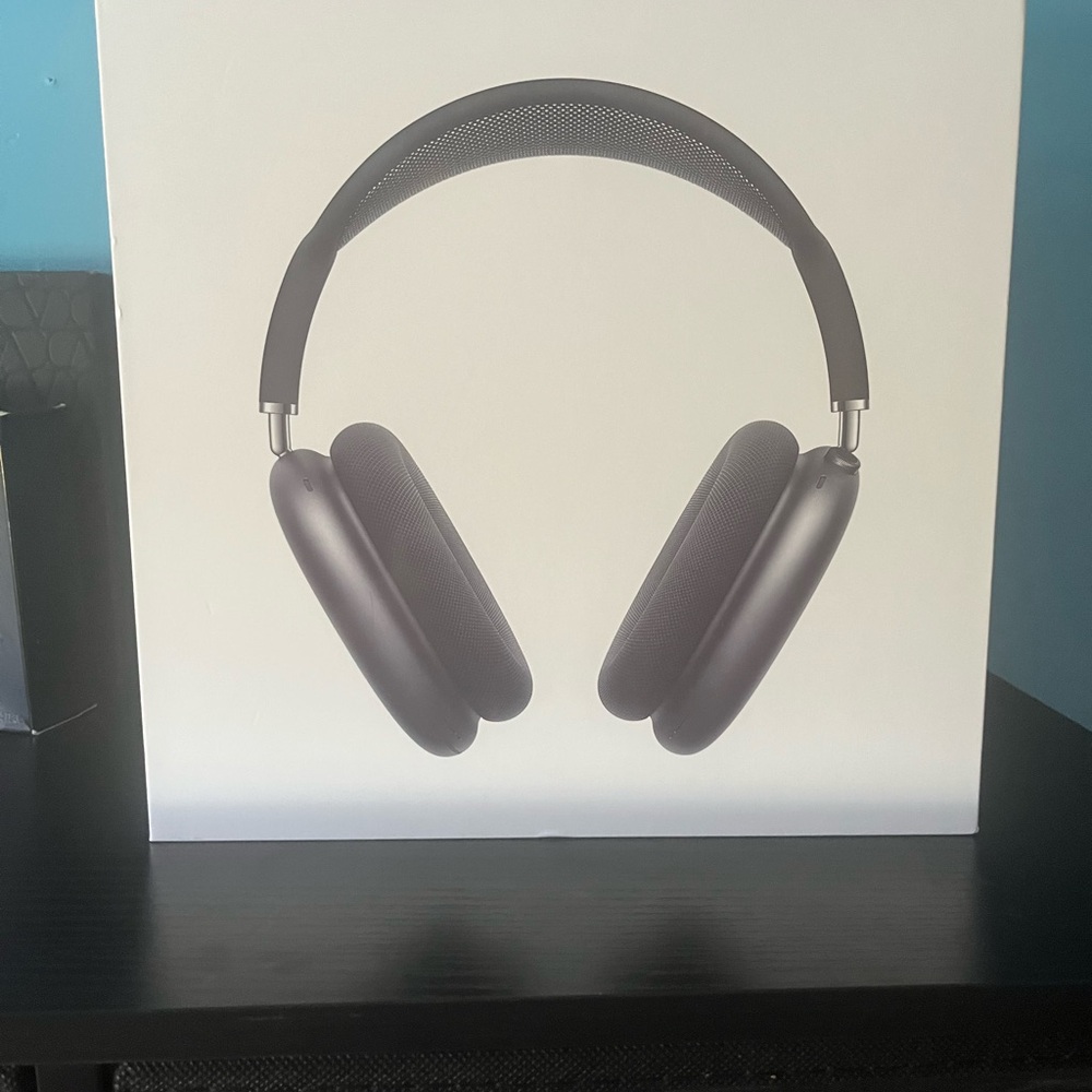 Apple Over-Ear Headphones in Black